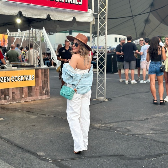 Meet your Posher, Lo 🌟 - Picture 4 of 4